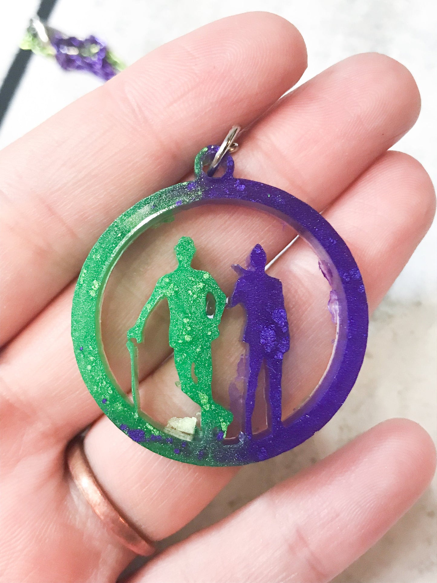 Nygmobblepot Resin Circle Necklace